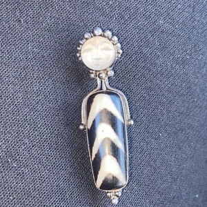 925 Silver Goddess Brooch with Moonstone and African Mudstone - Picture 1 of 6