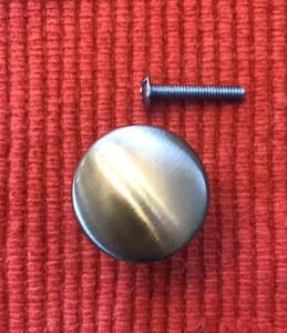 Brainerd Satin-Nickel Runde Schubladenknöpfe (2er Set mit Installationsschraube) - Bild 1 von 4