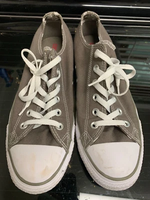 2 件装匡威女式全明星圆点 + 麦迪逊匡威鞋 10 码 — 第 1/4 张图片