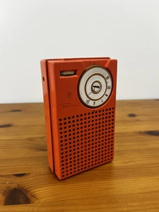 Vintage Regency TR-1 G Transistor Radio 1950s Rare - Coral - For Parts Only - Picture 1 of 17