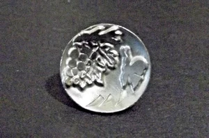 Vintage Pewter Picture Button - Grapes & Butterfly (4859) - Picture 1 of 4