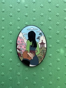 Disney Loungefly Prinzessin Rückansicht Hand Pin - Mulan - Bild 1 von 2