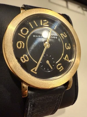 Reloj Marc Jacobs Riley esfera negra caja dorada MJ1471 EXCELENTE estado - Imagen 1 de 4