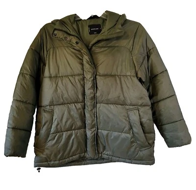 Chaqueta acolchada Everlane Renew para hombre mediana verde con capucha bolsillos acolchados Foto 1 de 4