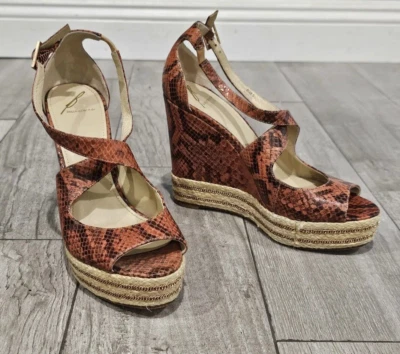 Sandalias de cuña Brian Atwood B naranja con plataforma cruzada de cuero con estampado de serpiente 8M Foto 1 de 4