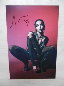 Tinashe Kachingwe Autogramm signed 20x30 cm Bild - Picture 1 of 1
