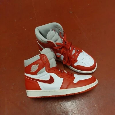 NIKE AIR JORDAN 1 RETRO HIGH OG "VARSITY RED" (DJ4891 061) UK 6 - Immagine 1 di 4