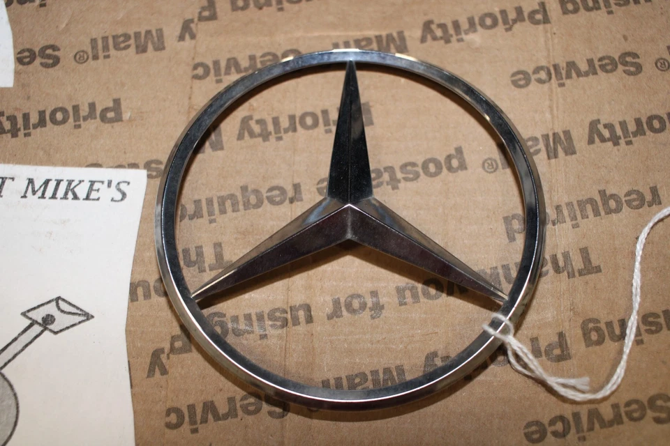 01' Mercedes-Benz CLK 320 Emblem - Image 1 of 1