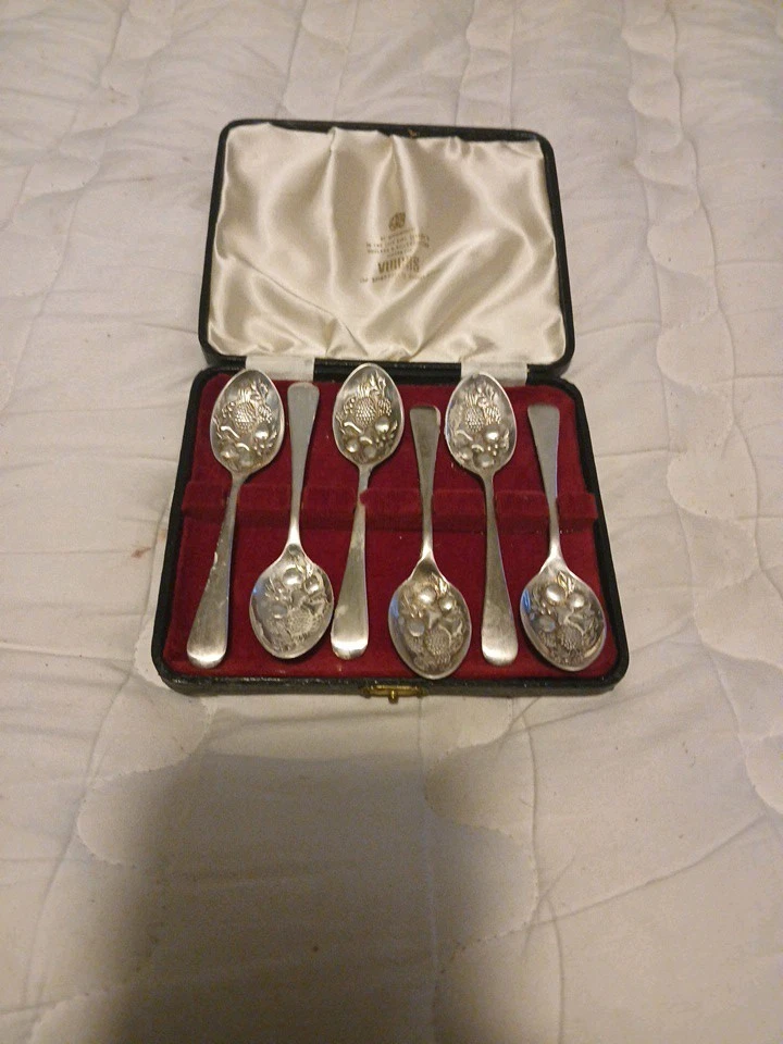 Viners Of Shefield England Pineapple Spoons KING GEORGE. - Image 1 of 4