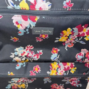 Vera Bradley CARRY ON Roller Floral Preppy Reisekoffer Reisegepäck - NEUWERTIG - Bild 1 von 15