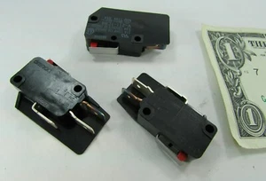 Lot 3 Omron Short Lever Shielded Barrier Micro Switches 21A/250VAC V-211-1CR6 DC - Picture 1 of 11