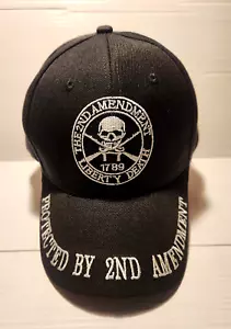 2nd Amendment Skull & Guns schwarze Kugelkappe verstellbarer Haken/Schlaufenmütze Erwachsene & Jugendliche - Bild 1 von 7