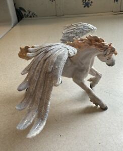 2007 White Pegasus Safari Ltd. Mythical Realms Figure Flying Horse