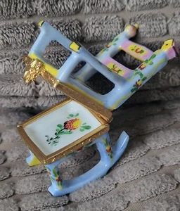 Limoges Schaukelstuhl Schmuckkästchen Frankreich Peint Main RAR Porzellan Ornament - Bild 1 von 13