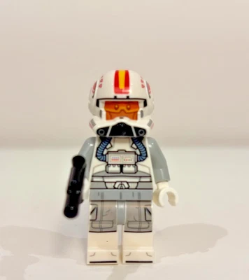 LEGO Star Wars Clone Pilot Phase II SW1402 – With Blaster - Image 1 of 4