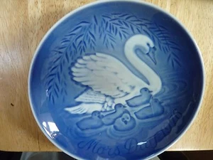 Copenhagen Bing & Grondahl Mother's Day 1976 Plate w/ Swan & 5 Baby 5 7/8 Inches - Picture 1 of 5