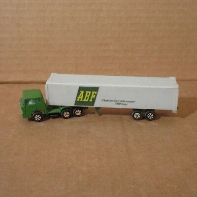 Remolque tractor Yat Ming ABF de colección difícil de encontrar semirremolque Hong Kong verde fundido a presión Foto 1 de 4