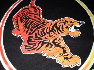 GRATEFUL DEAD JERRY GARCIA GUITAR ALEMBIC TIGER CONCERT BLACK T-SHIRT MEDIUM-NEW - Picture 1 of 4