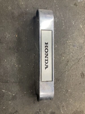 1983 - 1984 Honda VT500C тени нижняя вилка крышка эмблема 61402-MF5-000 - Изображение 1 из 4