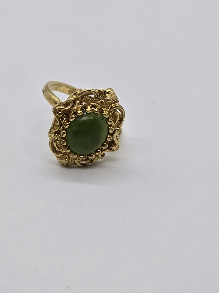 18kt Gold Vintage Jade Ring - Image 1 of 4