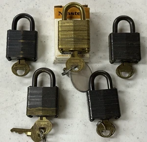 Lot of 5 Vintage Master Locks - No. 8 Keyed Alike. With Keys. - Picture 1 of 7