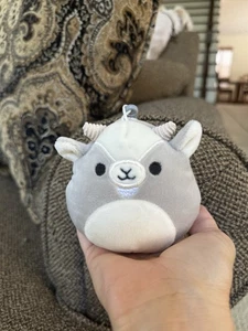Squishmallow Walker die Ziege grau Plüsch Schlüsselanhänger Clip-On 3,5 Zoll Farm Squad Neu mit Etikett - Bild 1 von 3