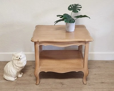 Mesita de noche Ethan Allen Bisque Country francesa de dos niveles 26-8304-270 Foto 1 de 4