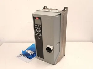 Danfoss 131U2878 VLT Aqua Drive FC-202PK37T4Z55H1XGX1OXSXXXXAXBXCXXXXDX - Picture 1 of 12