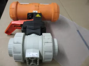 NUOVO ACUTATORE GEORG FISCHER PA21 CON VALVOLA 546 DN40 PP-H CON MAN O/R P9311 - Foto 1 di 5