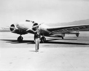 AMELIA EARHART WITH HER LOCKHEED ELECTRA 11x14 GLOSSY PHOTO PRINT - Picture 1 of 1