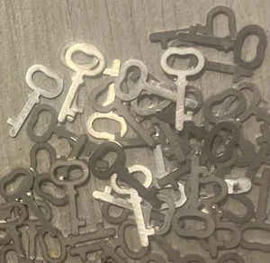 Original Authentischer Stahlschlüssel für Lane Miniatur Mini Zeder Truhe Box/NUR 1 SCHLÜSSEL - Bild 1 von 4