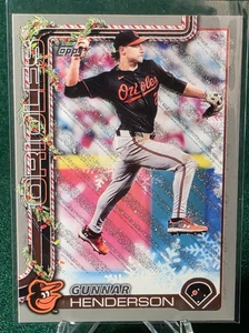 2025 Topps Holiday GUNNAR HENDERSON #H18 Glitter Holiday SP Orioles - Foto 1 di 2