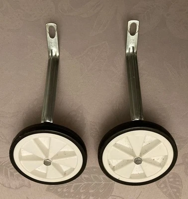 2 Stützräder Stützen Fahrhilfe für Kinderfahrrad, mehrere Höhen einstellbar, gut - Bild 1 von 3