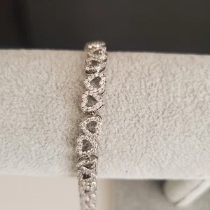Pulsera tenis corazones de cristal tono plata cadena de seguridad sin firmar de 6 a 8 pulgadas - Imagen 1 de 8
