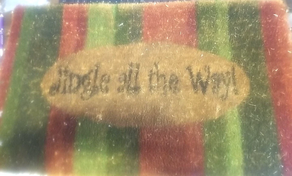 CAPACHO DE NATAL PARA ÁREA EXTERNA, 30" x 17", "JINGLE ALL THE WAY" COM SINOS NAS EXTREMIDADES - Imagem 1 de 4