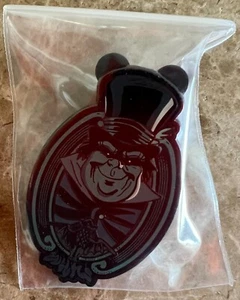 2022 Disney Parks Haunted Mansion Ghost Portraits Mystery Pin Phineas - Picture 1 of 5