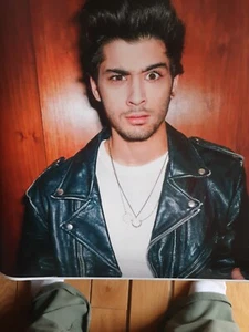 Zayn - One Direction Signed Poster 23" x 17" - Picture 1 of 5