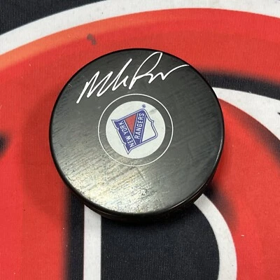Mike Richter New York Rangers AUTO Signed Rangers Logo Puck Steiner CX - Image 1 of 3