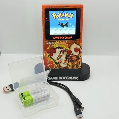NINTENDO GAME BOY COLOR - IPS V3 - POKÉMON ARCANINE + STAND + 2 BATTERIE USB-c - Immagine 1 di 4