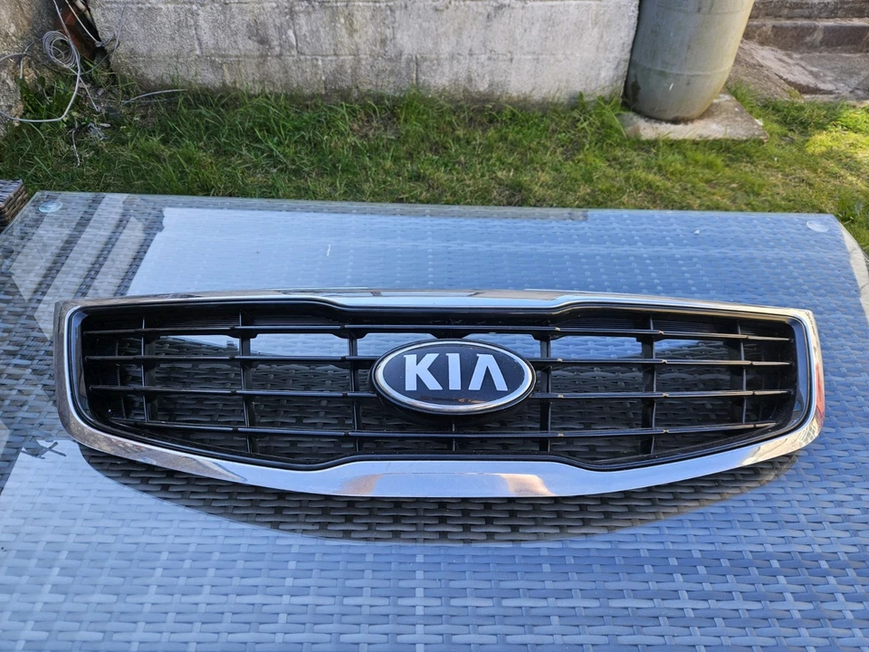 PARAGOLPES DELANTERO PARRILLA SUPERIOR KIA SPORTAGE MK3 2010-15   Foto 1 de 1