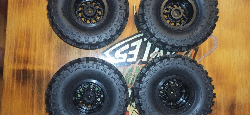  Original Axial Falken 1,9 Zoll Reifen - Bild 1 von 4