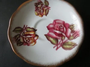 Vintage Roslyn Fine Bone China Untertasse dunkelrosa Rosen Schwamm Goldrand England - Bild 1 von 4