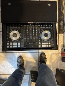 Retiring letting It go pioneer ddjsx2 Thump 15”(2) Thump 18”(1) Lights $8000obo - Picture 1 of 7