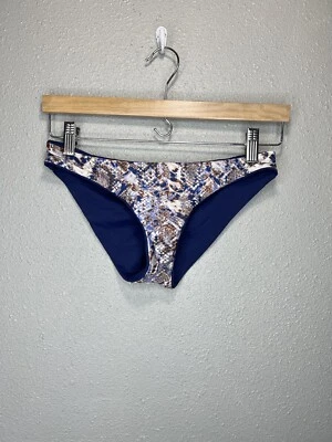 ¡NUEVO SIN ETIQUETAS! Parte inferior de bikini marca BECCA azul estampado animal talla XSmall Foto 1 de 4