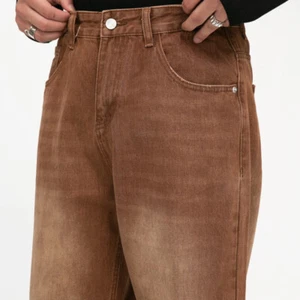Pantaloni denim marrone sciolti uomo jeans gamba larga dritta pantaloni effetto invecchiato - Foto 1 di 10