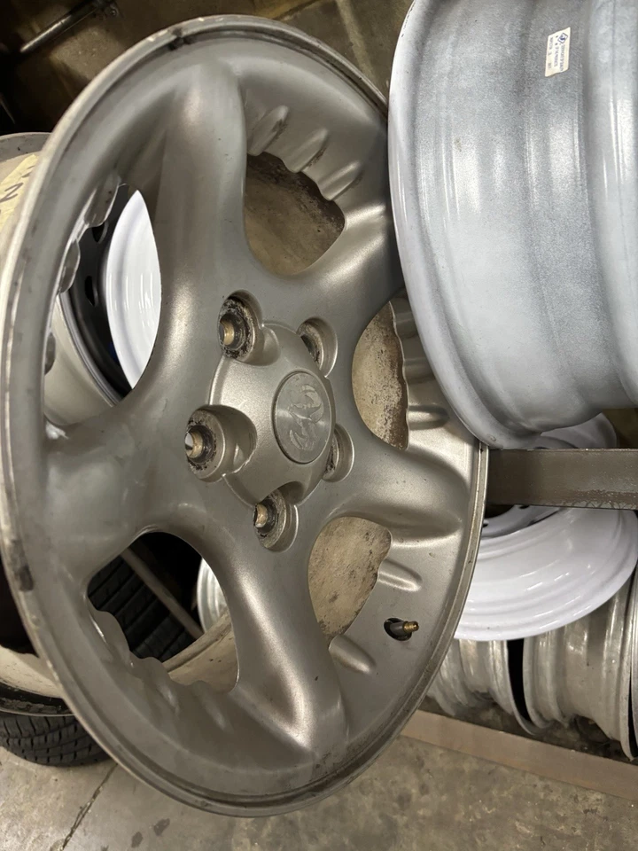 Rueda usada Dodge Ram 1500 17" OEM 2222 2000-2005 Foto 1 de 1