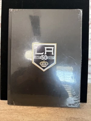 LIBRO DE FOTOS TITULARES DE BOLETOS DE TEMPORADA 50 ANIVERSARIO DE LOS ANGELES KINGS 1967-2017 Foto 1 de 4
