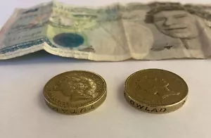 RARE 1992 UPSIDE DOWN EDGE ERROR 1 POUND ELIZABETH II COIN, 5£ note, 1990 coin - Picture 1 of 5