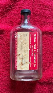 Clear Glass Bottle ~ Wisdom Paint & Hardware Co ~ Leavenworth Kans ~ Collectible - Imagen 1 de 6