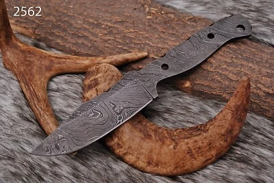 Cuchillo de caza táctico de acero Damasco personalizado hoja desolladora Full Tang 14 Foto 1 de 4